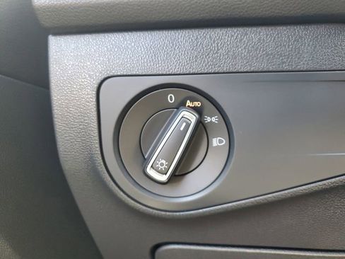 Used 2024 Volkswagen Tiguan SE FWD image 28