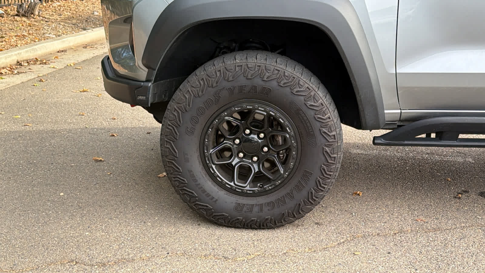 Used 2024 Chevrolet Colorado ZR2 w/ ZR2 Bison Edition AWD/4WD image 9