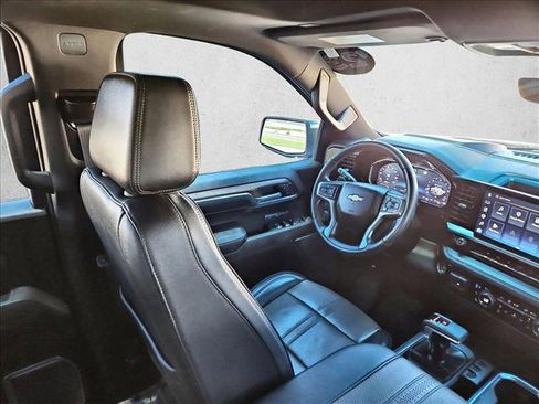Used 2023 Chevrolet Silverado 1500 High Country w/ High Country Premium Package AWD/4WD image 2