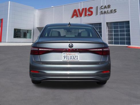 Used 2025 Volkswagen Jetta SE FWD image 7