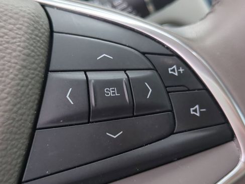 Used 2017 Cadillac XT5 Luxury image 16