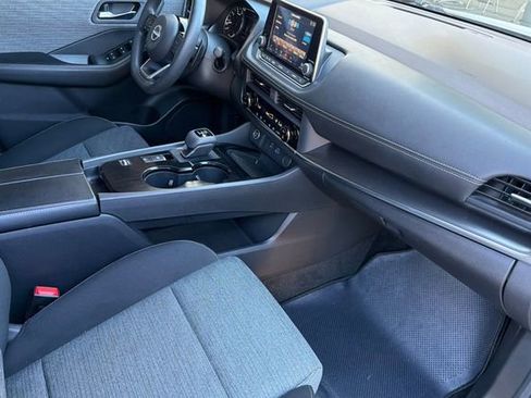 Used 2023 Nissan Rogue SV FWD image 18