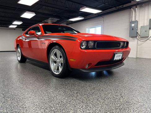 Used 2013 Dodge Challenger R/T image 2