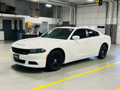 Used 2020 Dodge Charger SXT w/ Leather Interior Group RWD image 12
