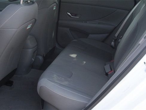 Certified 2025 Hyundai Elantra SEL image 22