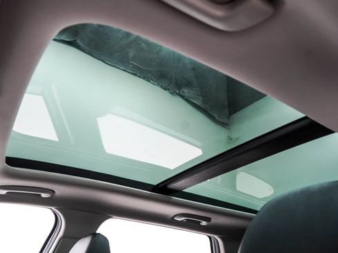 Used 2024 Kia Sorento S w/ Panoramic Sunroof Package FWD image 19
