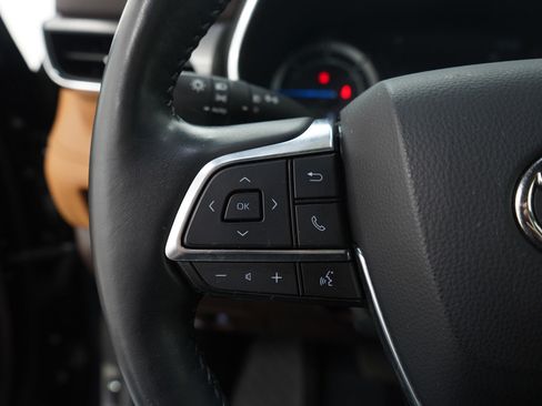 Used 2021 Toyota Highlander Platinum image 31