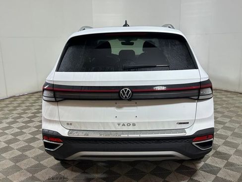 Certified 2025 Volkswagen Taos SE w/ Panoramic Sunroof Package AWD/4WD image 6