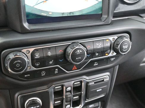 Used 2023 Jeep Wrangler Unlimited Sahara AWD/4WD image 21