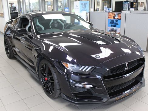 Used 2022 Ford Mustang Shelby GT500 w/ Technology Package RWD image 7