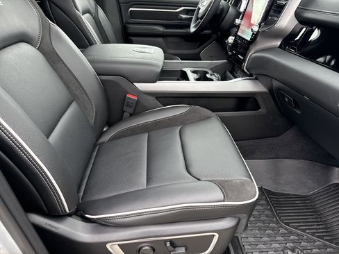 New 2026 RAM 1500 Laramie AWD/4WD image 15