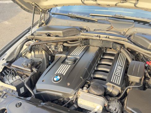 Used 2010 BMW 528i xDrive Sedan AWD/4WD image 19