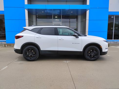 Used 2024 Chevrolet Blazer LT w/ Convenience Package FWD image 2
