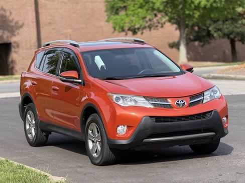 Used 2015 Toyota RAV4 XLE FWD image 2