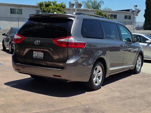 Used 2016 Toyota Sienna LE FWD image 12