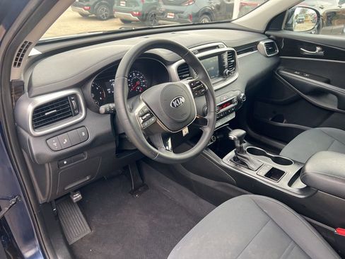 Certified 2019 Kia Sorento LX w/ LX Convenience Package image 5