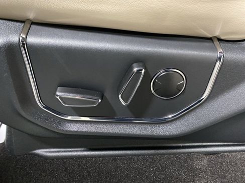 Used 2023 Ford Expedition Platinum image 29