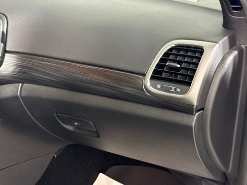 Used 2019 Jeep Grand Cherokee Laredo w/ Laredo X Package RWD image 33