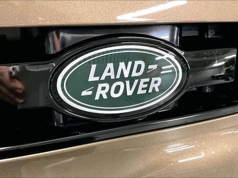 Certified 2025 Land Rover Defender 130 X-Dynamic SE AWD/4WD image 32