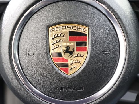 Used 2025 Porsche Macan image 38