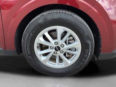 Used 2023 Kia Carnival LX image 31