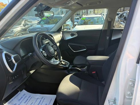 Certified 2023 Kia Soul LX FWD image 4