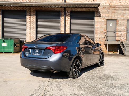 Used 2019 Toyota Corolla SE FWD image 2