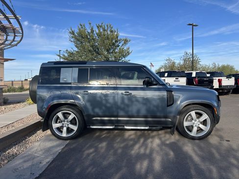 Used 2023 Land Rover Defender 110 SE image 2