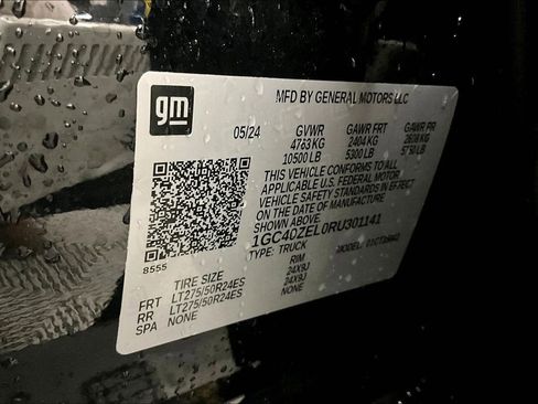 Used 2024 Chevrolet Silverado EV RST AWD/4WD image 32