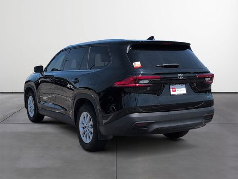 Certified 2024 Toyota Grand Highlander FWD image 4