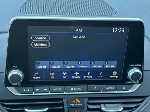 Used 2025 Nissan Altima 2.5 SV image 17