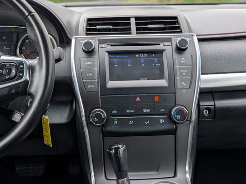 Used 2016 Toyota Camry SE image 15