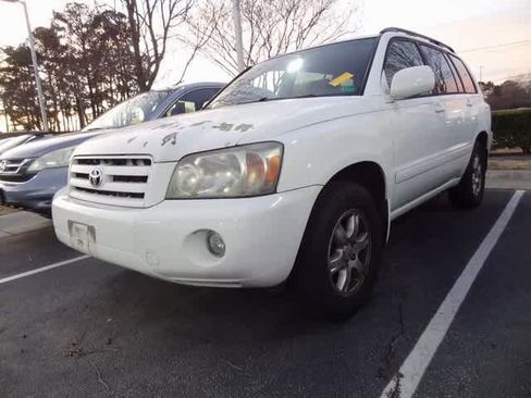 Used 2005 Toyota Highlander 2WD V6 w/ 3rd Row image 1