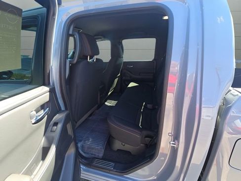 Used 2023 Nissan Frontier PRO-4X w/ Pro Convenience Package AWD/4WD image 11