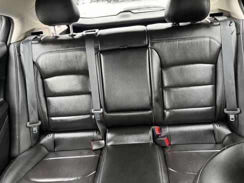 Used 2018 Chevrolet Cruze Premier FWD image 36