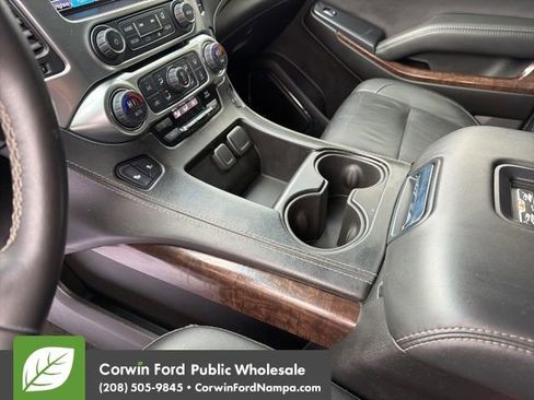 Used 2017 Chevrolet Suburban LT w/ Luxury Package RWD image 20