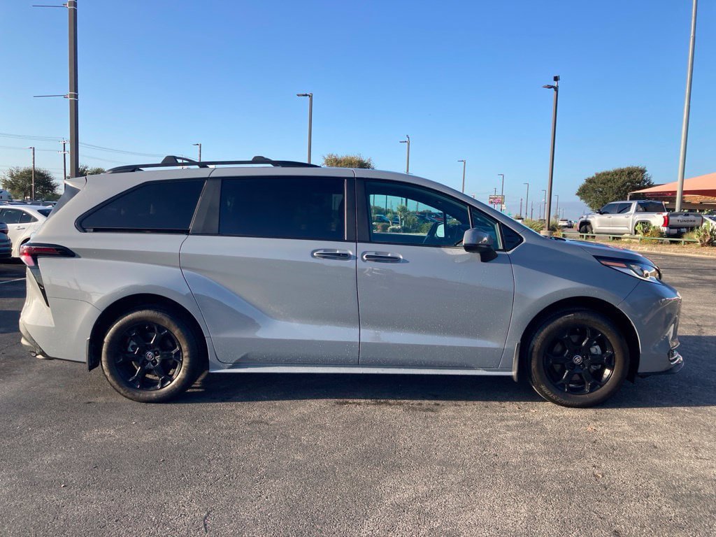 Certified 2025 Toyota Sienna XLE Woodland Edition AWD/4WD image 3