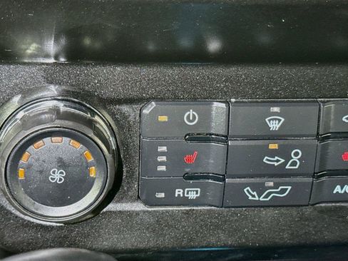 Used 2020 Ford F150 XLT w/ Equipment Group 302A Luxury AWD/4WD image 18