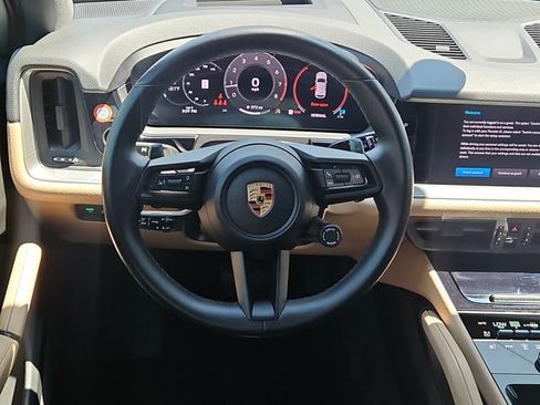 Certified 2024 Porsche Cayenne AWD/4WD image 28