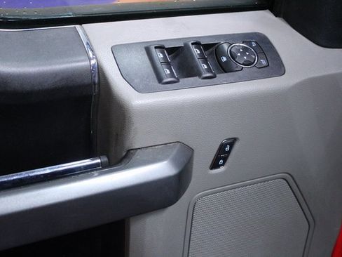 Used 2017 Ford F150 XLT image 9