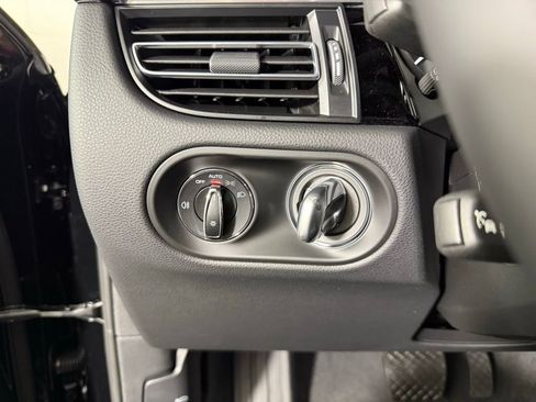 Certified 2025 Porsche Macan S image 33