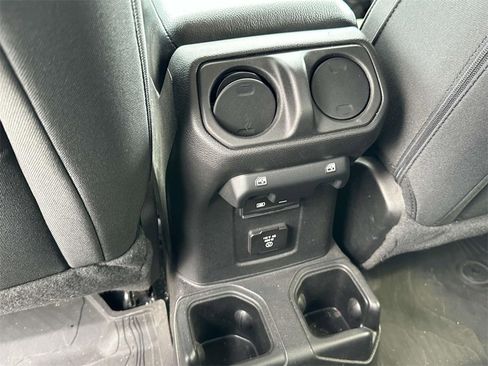 Used 2022 Jeep Gladiator Willys image 15
