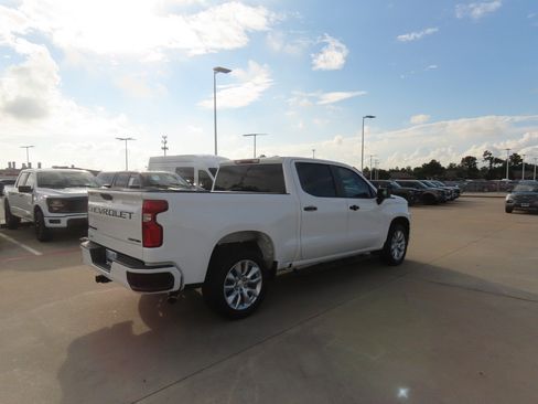 Used 2020 Chevrolet Silverado 1500 Custom w/ Custom Value Package RWD image 11