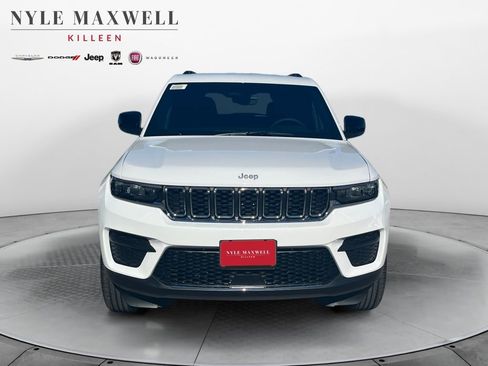 New 2025 Jeep Grand Cherokee Laredo image 18