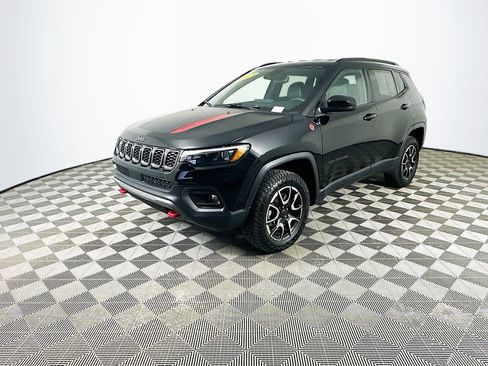 Certified 2025 Jeep Compass Trailhawk w/ Trailhawk Elite Group image 6