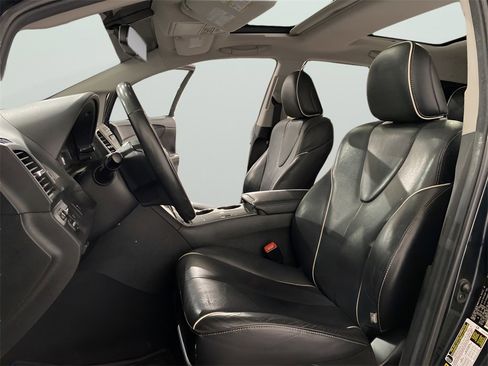 Used 2015 Toyota Venza XLE image 9