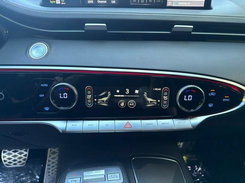 Used 2023 Genesis GV70 2.5T w/ Sport Prestige Package AWD/4WD image 29