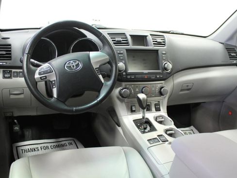 Used 2012 Toyota Highlander SE w/ Tow Pkg AWD/4WD image 7