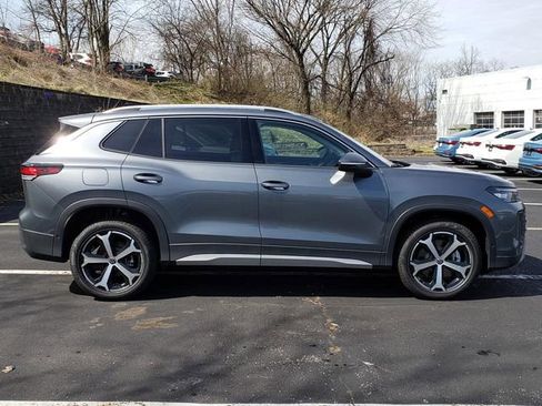 New 2026 Volkswagen Tiguan SE image 2