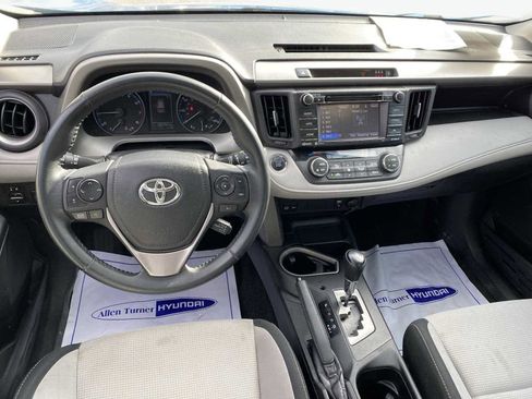 Used 2018 Toyota RAV4 XLE FWD image 11